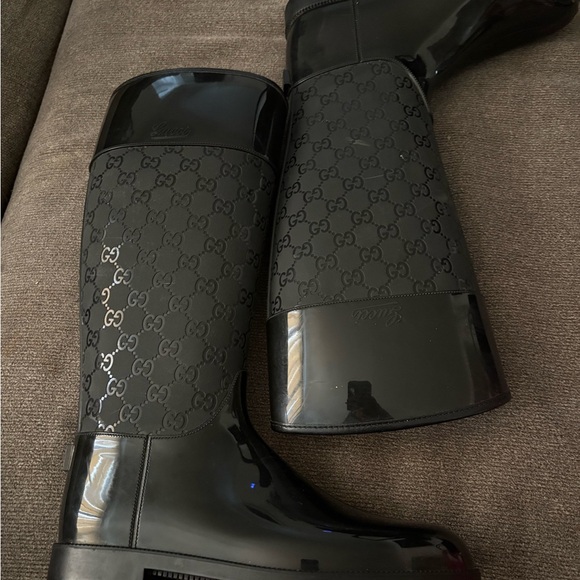 Original Gucci Rain Boots. They may have been worn once. They are clean. - Picture 5 of 6